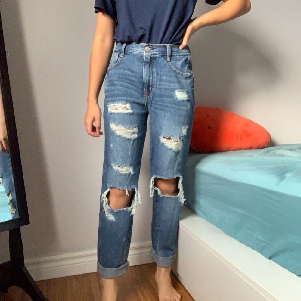 Ripped high waisted jeans